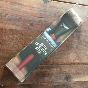Sheer foundation brush